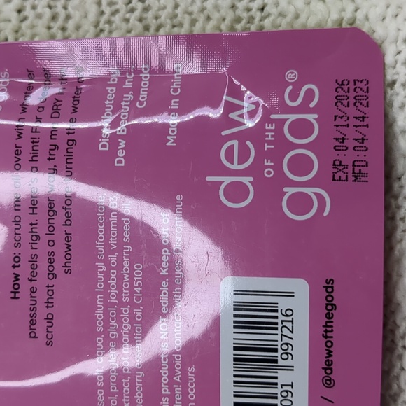 dew of the gods Frozé Vitamin BodyScrub, 150ml/5.29fl oz - Picture 10 of 13